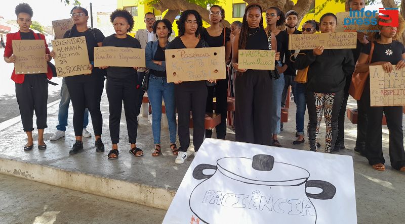 Ilha do Sal: Professores com salários em atraso manifestam-se em frente à Delegação escolar 