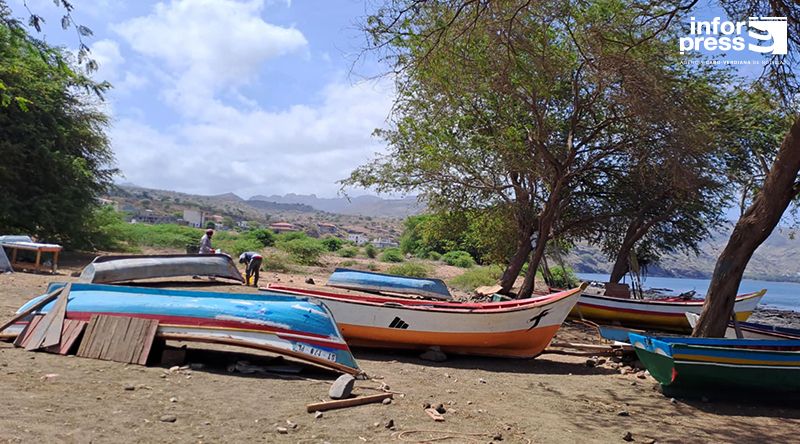     Tarrafal: Projecto de fibragem de embarcações de pesca beneficia mais de 20 pescadores para atingir a taxa de 100% no município