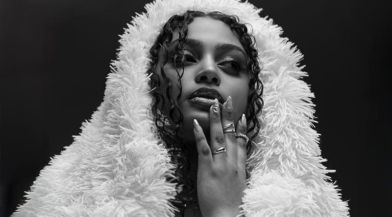 Cantora Radija Borges estreia-se com o single “Sem Guerra” sobre amor, superação e reconciliação