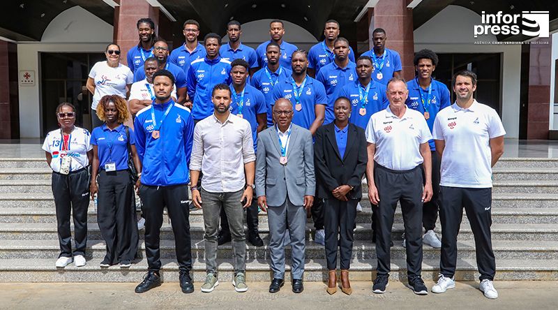 PM reforça apoio à selecção de andebol rumo ao Mundial e apela à união nacional