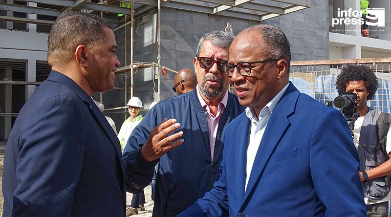 Primeiro-ministro promete recrutamento de mais profissionais na saúde e incentivar regresso de quadros