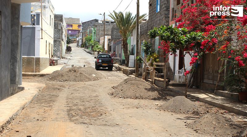 Porto Novo/Cheias: Autarquia começa a repor calçadas danificadas pela tempestade Erin