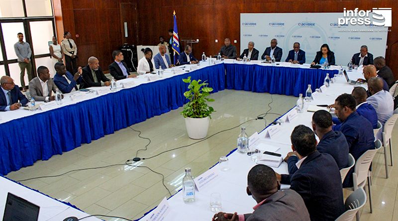 Governo e municípios unem esforços para resolver dívidas e regularizar vínculos precários
