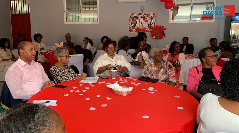 Roda de conversa debate avanços e desafios das mulheres durante os 50 anos da independência de Cabo Verde (c/áudio)