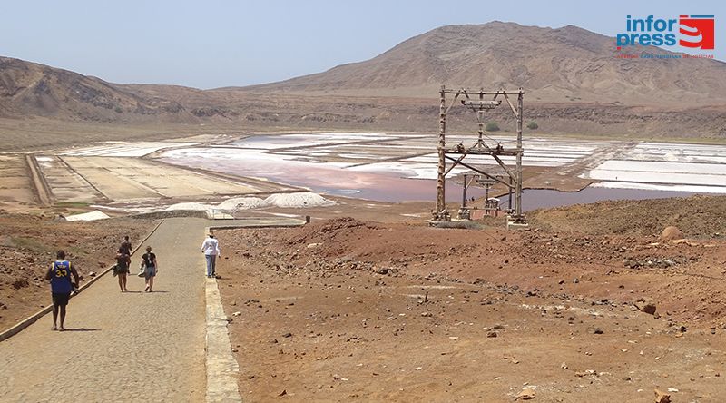Salinas de Pedra de Lume: A visão de Manuel António Martins que ameaça desaparecer no 'boom' turístico do Sal