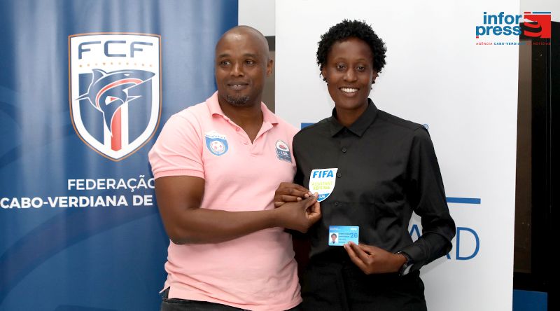 Futebol: 10 árbitros cabo-verdianos recebem insígnias da FIFA para 2025/2026