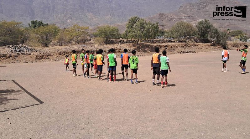 Santo Antão Sul: Escolas de futebol no interior da região aguardam por campos relvados