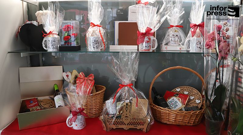 São Valentim: Comerciantes da Praia registam fraca movimentação e apostam na recta final do Dia dos Namorados