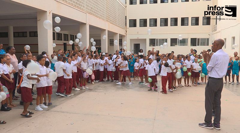 São Vicente homenageia vítimas do acidente no Fogo com acto simbólico que envolveu escolas (c/áudio)