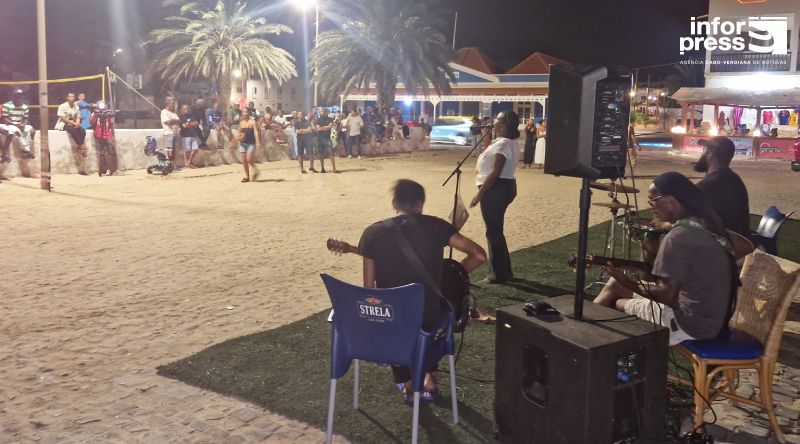 Boa Vista: 'Semana da Morna' desconstrói palcos formais e leva a música tradicional à beira-mar num convívio comunitário