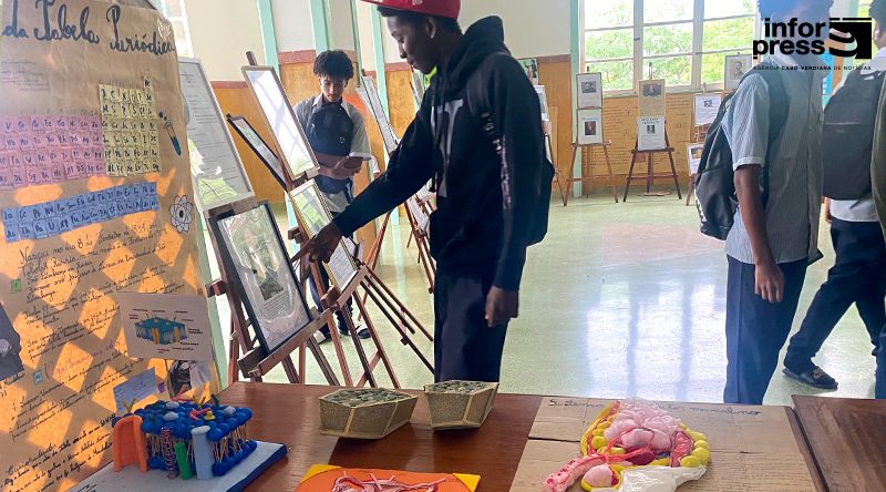 Liceu Domingos Ramos abre Semana da Ciência com forte envolvimento dos alunos (c/ áudio)