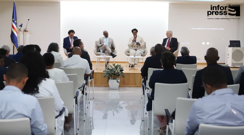 Coordenador do curso da US realça “papel importante” da regulação num Estado de direito democrático