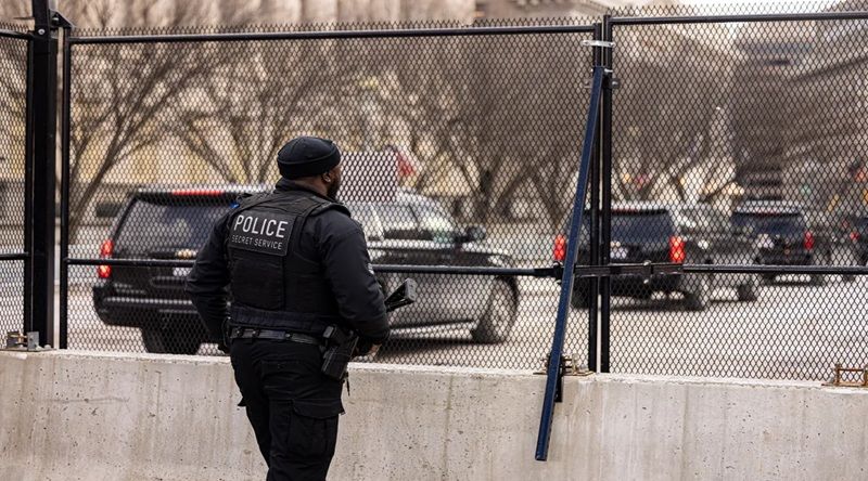 Serviços secretos norte-americanos matam homem armado junto à Casa Branca