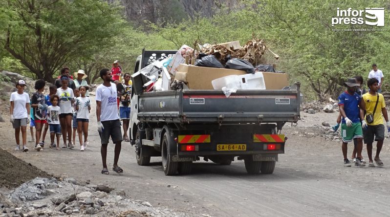 Porto Novo/Tarrafal de Monte Trigo: Terrimar recolhe três toneladas de lixo na zona costeira