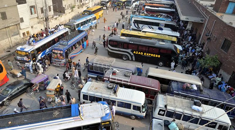 Transportes públicos gratuitos na capital do Paquistão