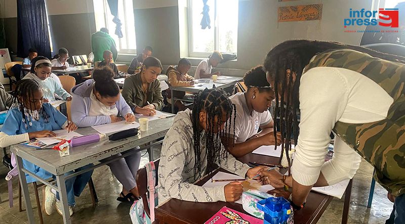 Brava: Artista plástico Tutu Sousa promove workshops nas escolas da ilha