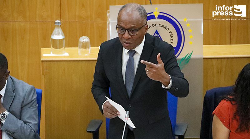   Estado da Nação: PM promete reforçar transportes interilhas com mais aviões e um barco construído de raiz