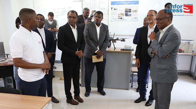 PM promete melhorar condições de mobilidade e reforçar apoio à Uni-CV