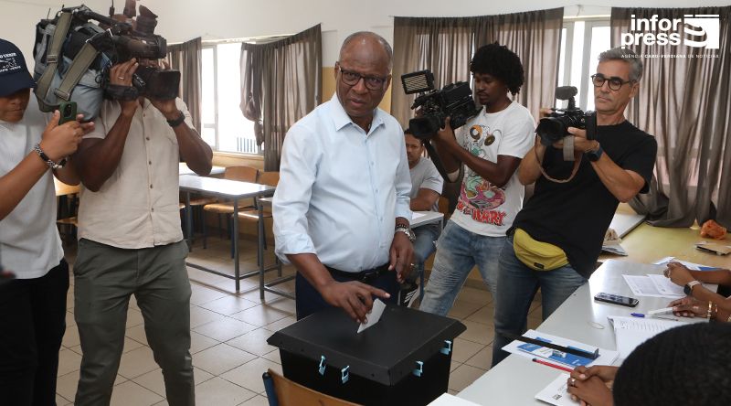 Legislativas2026: Ulisses Correia e Silva exerce direito de voto e apela à participação