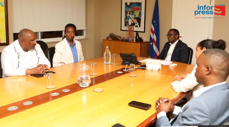 Governo apoia interesse da supermodelo angolana em promover imagem de Cabo Verde nos palcos internacionais