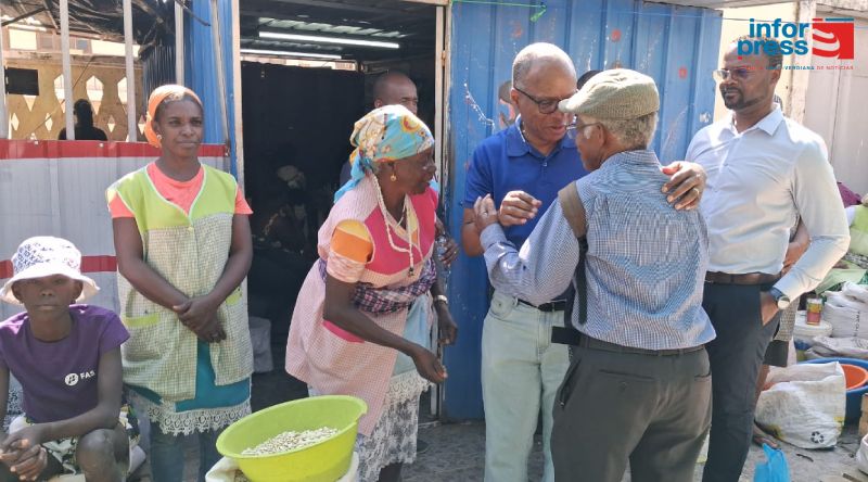 Primeiro-ministro transmite mensagem de "esperança e confiança aos vendedores" do Mercado de Assomada