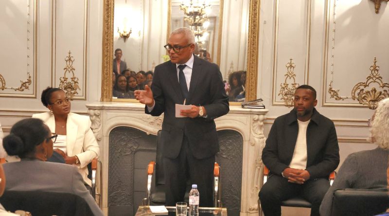 Presidência na Diáspora: José Maria Neves recebido pelo homólogo francês Emmanuel Macron