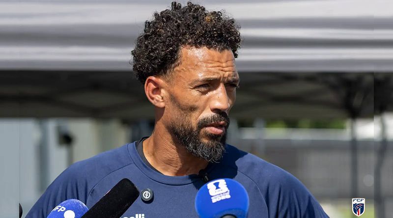 Futebol: Vozinha assina pelo Colo Colo e vai jogar no campeão chileno