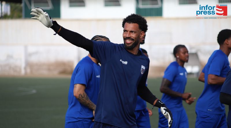 Guarda-redes Vozinha estreia-se em vitória do Colo-Colo na taça
