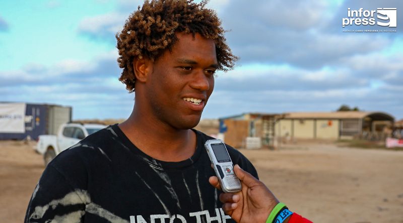 Mundial de surf-foil: Wesley Brito vence concorrência e já está nas quartas-de-final
