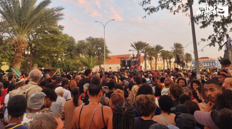 São Vicente: Vítima de afogamento no “Enterro do Carnaval” em cuidados intensivos