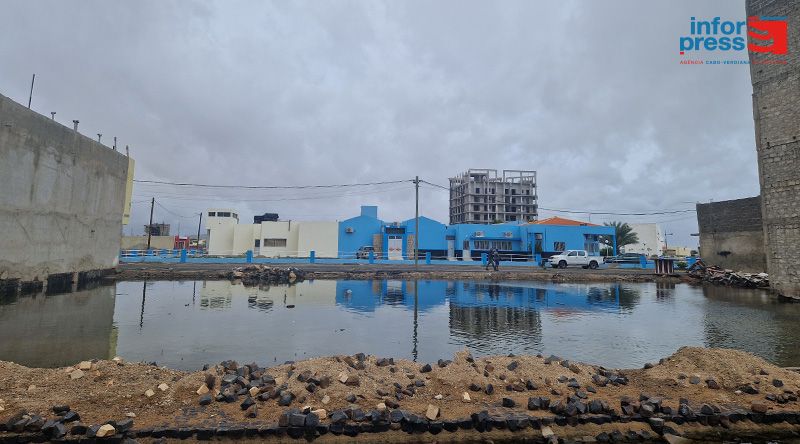 Boa Vista: Ministro da Saúde preocupado com águas estagnadas em Sal Rei promete apoio para combater a situação