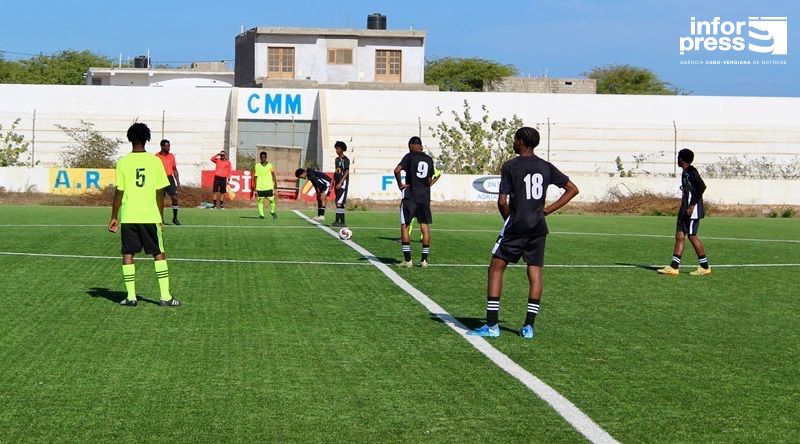 Futebol/Maio: Campeonato sub-17 arranca sábado entre Os Titânios e Escola Vitória