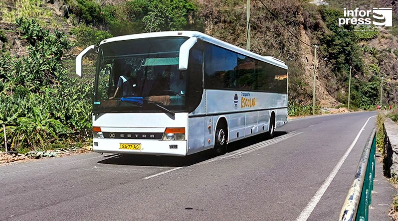 Ribeira Grande: Estudantes da Ribeira da Torre beneficiam de autocarro de 52 lugares
