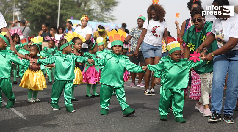Praia/Carnaval 2026: Grupos infantis levam cor e alegria à Avenida Cidade de Lisboa