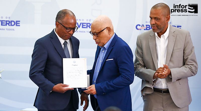 Governo homenageia Dom Paulino Évora como “um bom pastor e defensor da liberdade humana” 