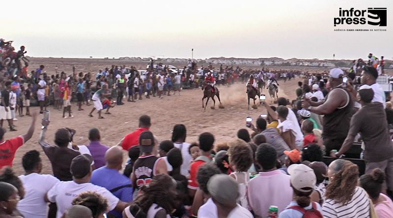 Ilha do Sal: Égua Nancy de Santo Antão vence corrida de cavalos em Santa Maria