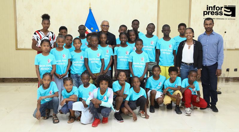 Associação Abraço de Alto da Glória leva mensagem de afecto e protecção infantil ao PR