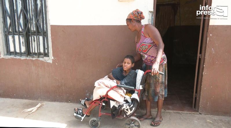 Santa Cruz: Dário sonha voltar à vida normal e aguarda com "expectativa" viagem a Dakar para tratar tumor no braço