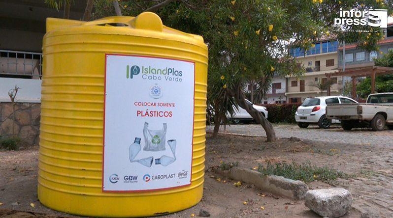 Tarrafal: Câmara instala ecopontos para reforçar reciclagem e reduzir poluição plástica