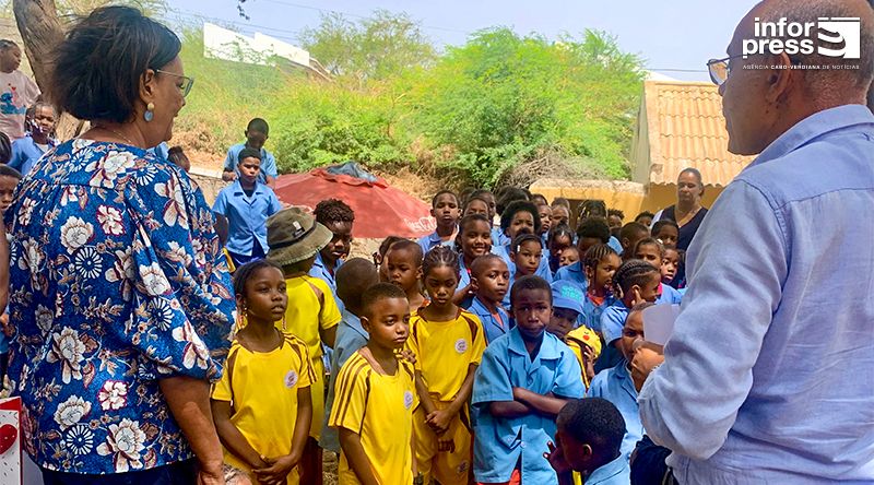 Praia: Associação sensibiliza alunos do ensino básico sobre impactos do plástico no meio ambiente