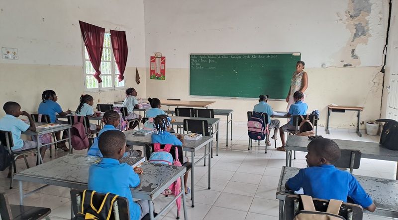 São Salvador do Mundo: Fissuras e infiltrações preocupam comunidade educativa de Picos Acima