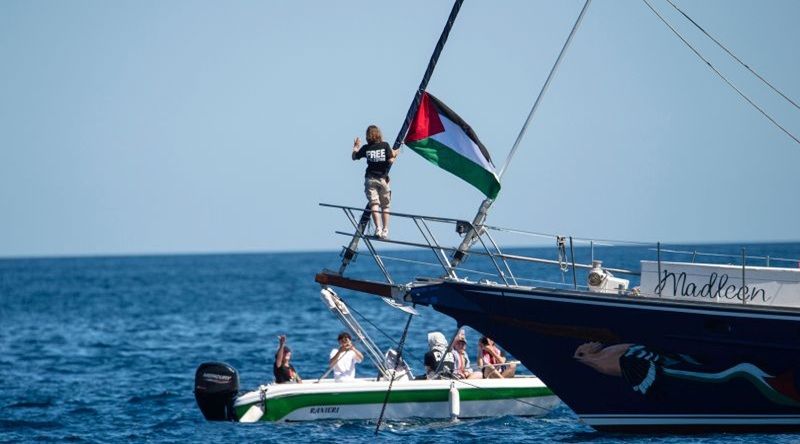 Israel afirma que activistas da flotilha detidos já se encontram na Grécia