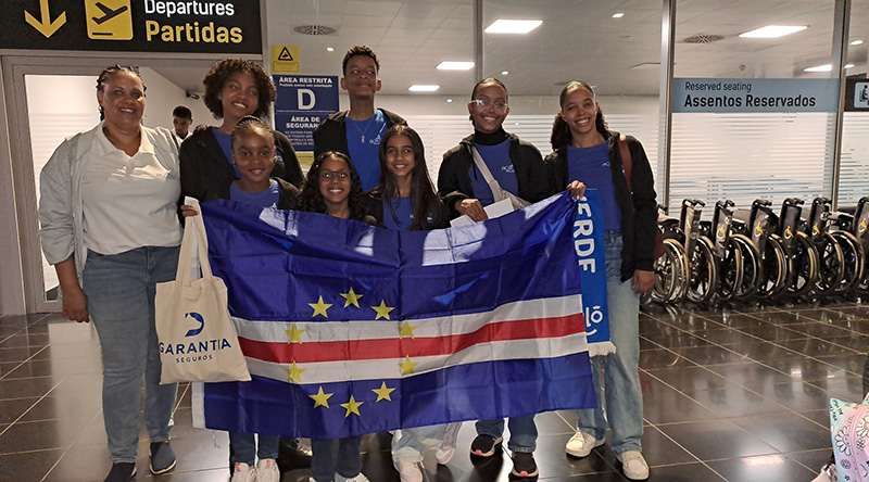 Ginastas da Acroart viajam para França para participar em torneio internacional