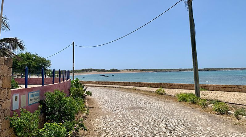 Maio: Moradores pedem reforço da iluminação pública para valorizar praia de Baxona à noite