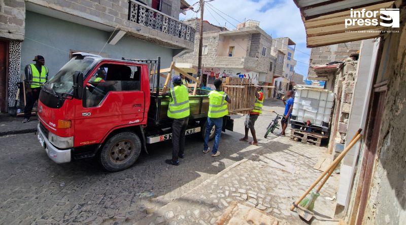 Boa Vista: Câmara Municipal arranca com acção de desocupação e limpeza dos passeios no bairro Boa Esperança