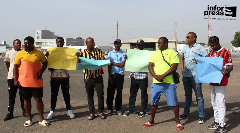 Proprietários de viaturas “clan” denunciam alegado abuso na apreensão de viaturas e falta de esclarecimentos