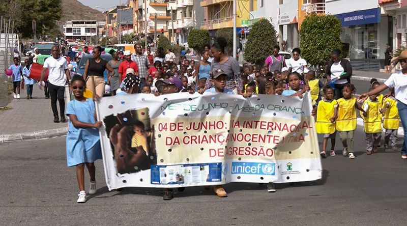 Santa Catarina: Crianças marcham contra abusos e agressão sexual