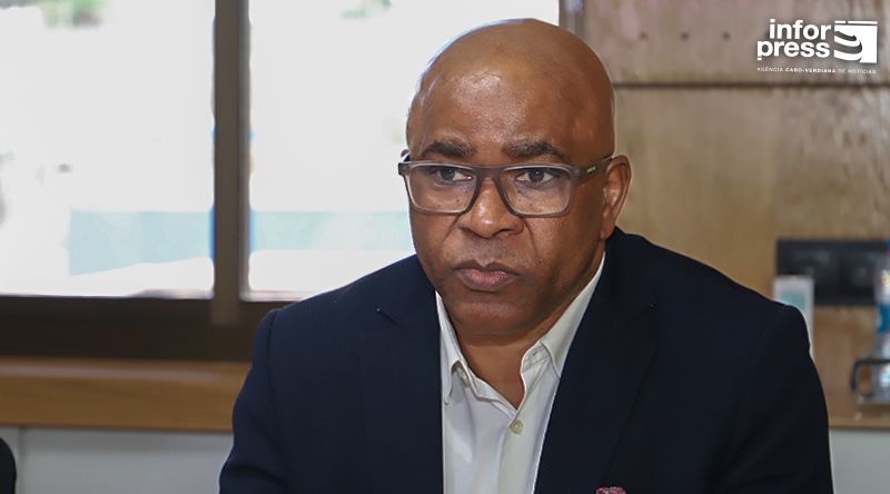 Ministro da Educação defende regresso às aulas e revisão do transporte escolar após o acidente