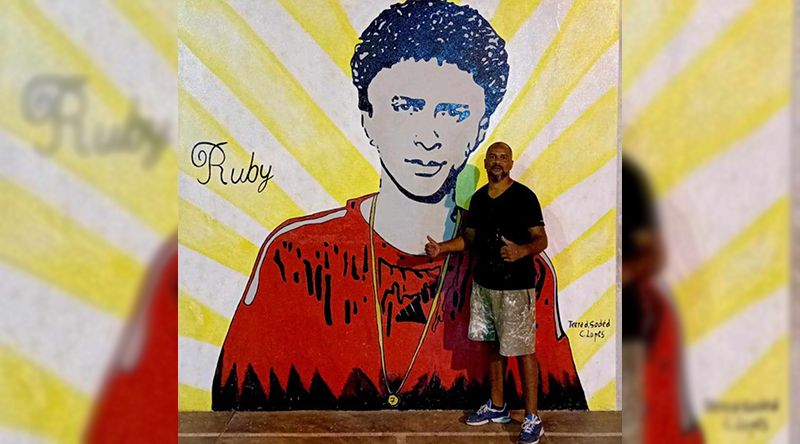 Porto Novo: Placa desportiva de Branquinho ganha mural do jovem Ruby Melo no aniversário do seu falecimento   