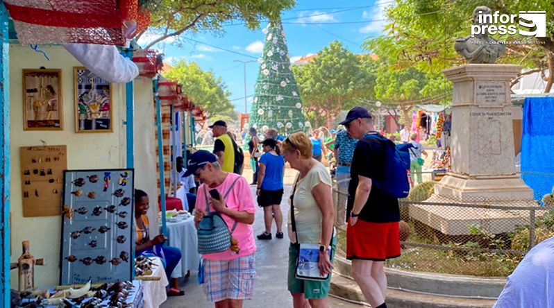 Turistas do cruzeiro “Mein Schiff Relax” chegam à Cidade da Praia para desfrutar da “morabeza e hospitalidade”cabo-verdiana